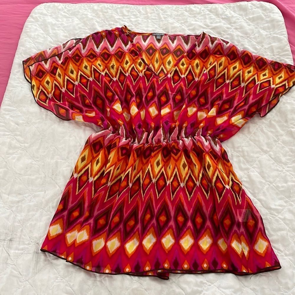 Charlotte Russe Flowey top with split shoulders V-neck